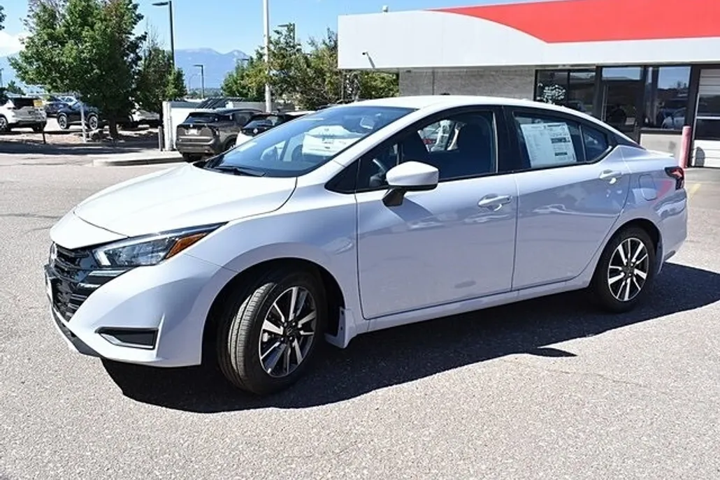 2025 Nissan Versa 1.6 SV photo 1