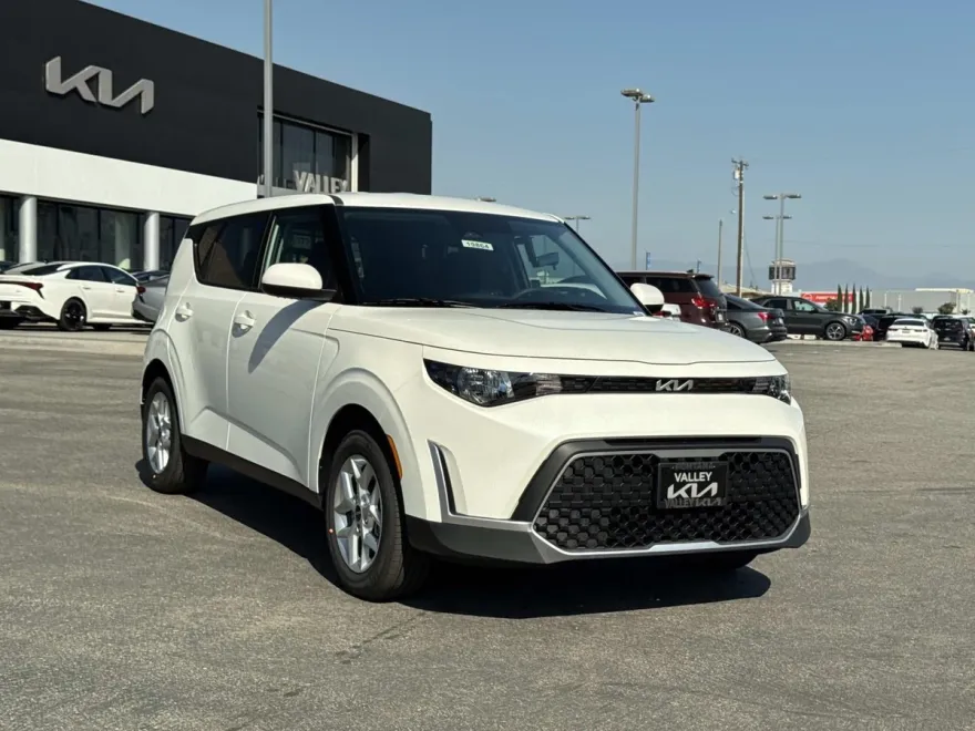 2025 Kia Soul LX photo 1