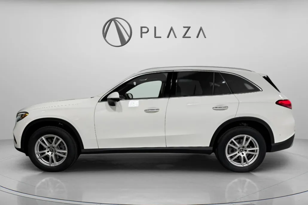 2025 Mercedes Benz GLC 300 4MATIC photo 1