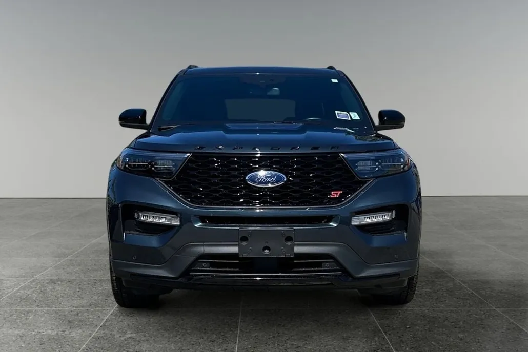 2023 Ford Explorer ST photo 1