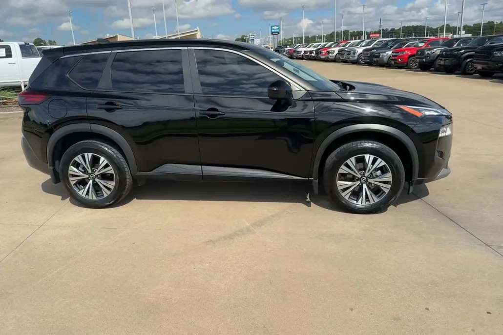2023 Nissan Rogue SV photo 1