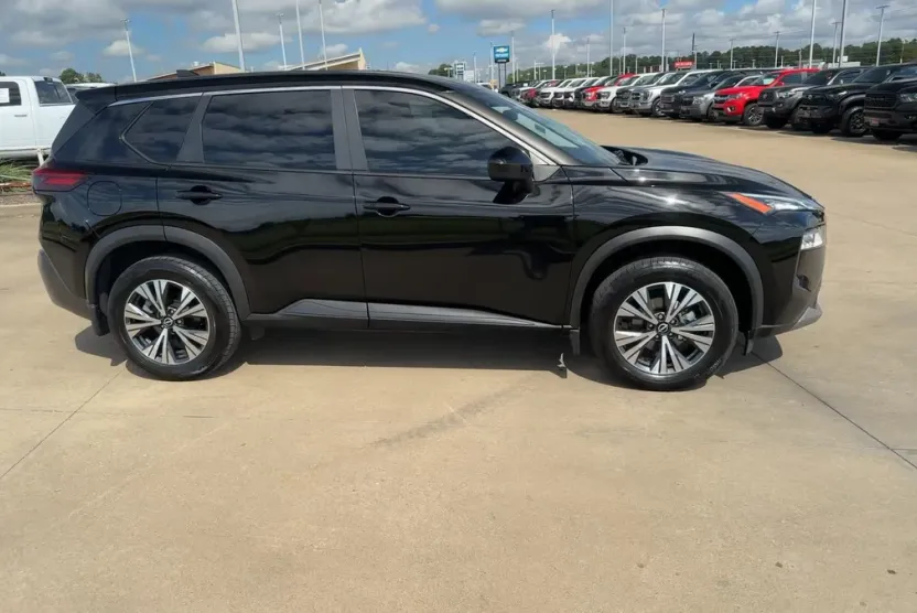 2023 Nissan Rogue SV photo 1