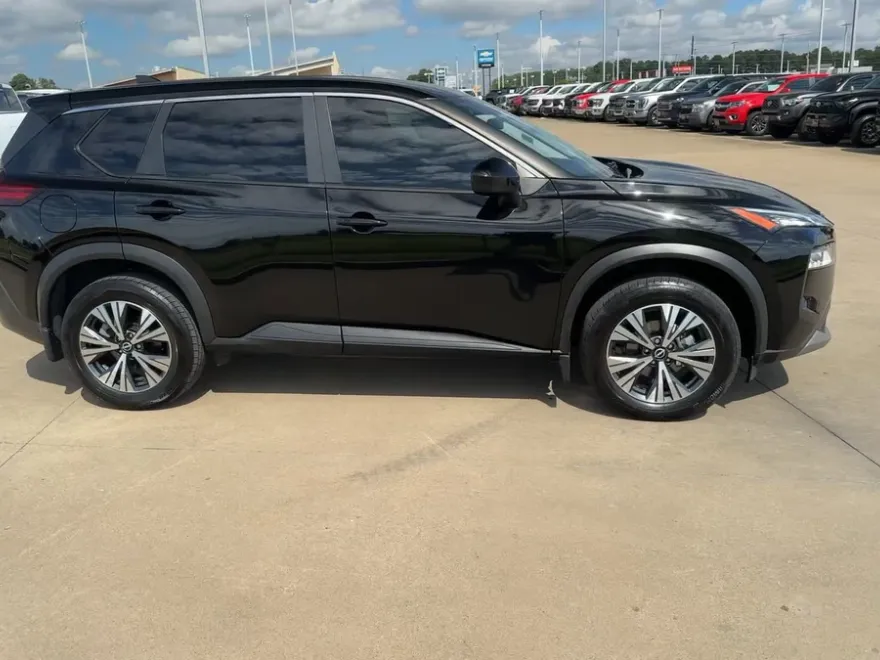 2023 Nissan Rogue SV photo 1