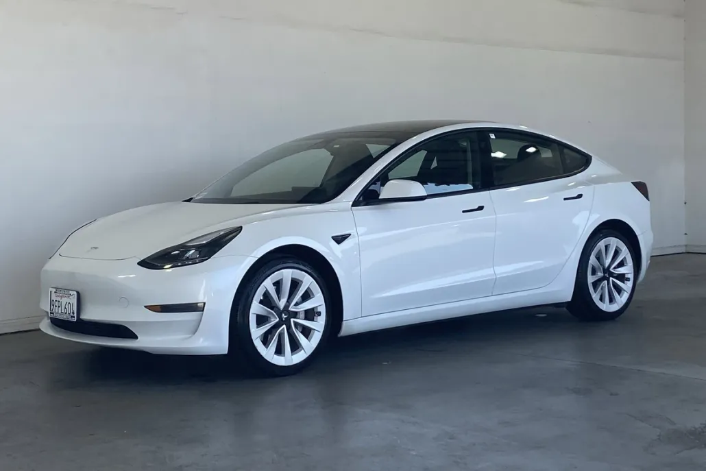 2023 Tesla Model 3 photo 1