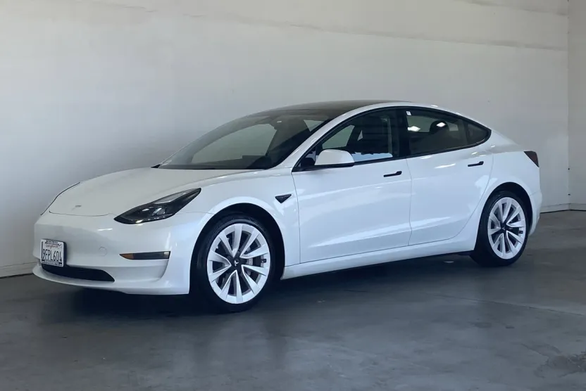 2023 Tesla Model 3 photo 1