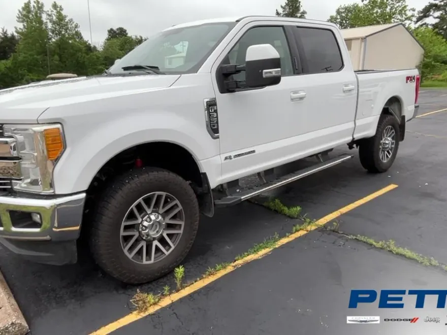 2017 Ford F-350 Lariat photo 1