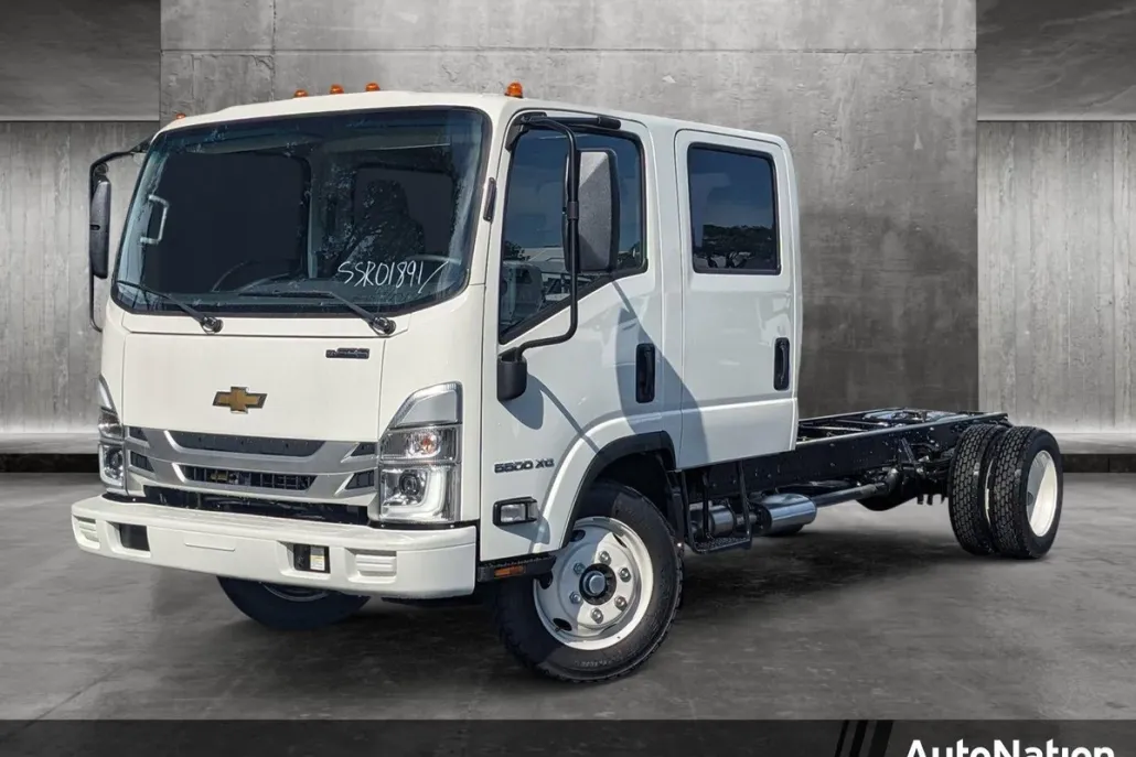 2025 Chevrolet Silverado photo 1