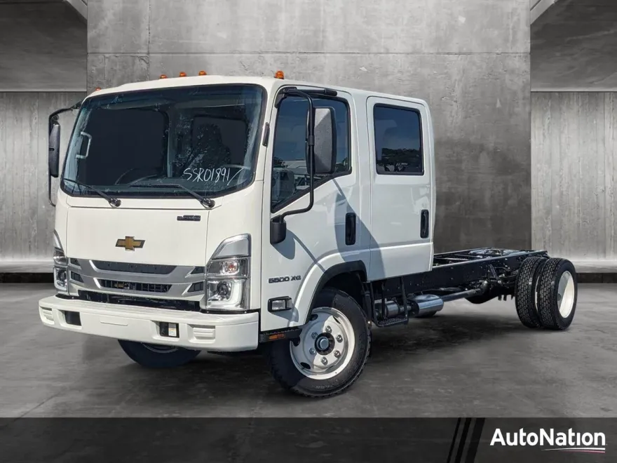 2025 Chevrolet Silverado photo 1