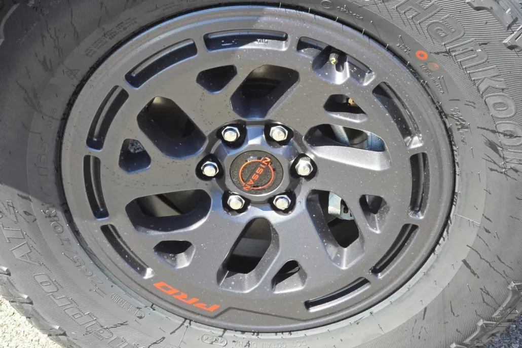 2025 Nissan Frontier PRO-4X Crew Cab photo 1