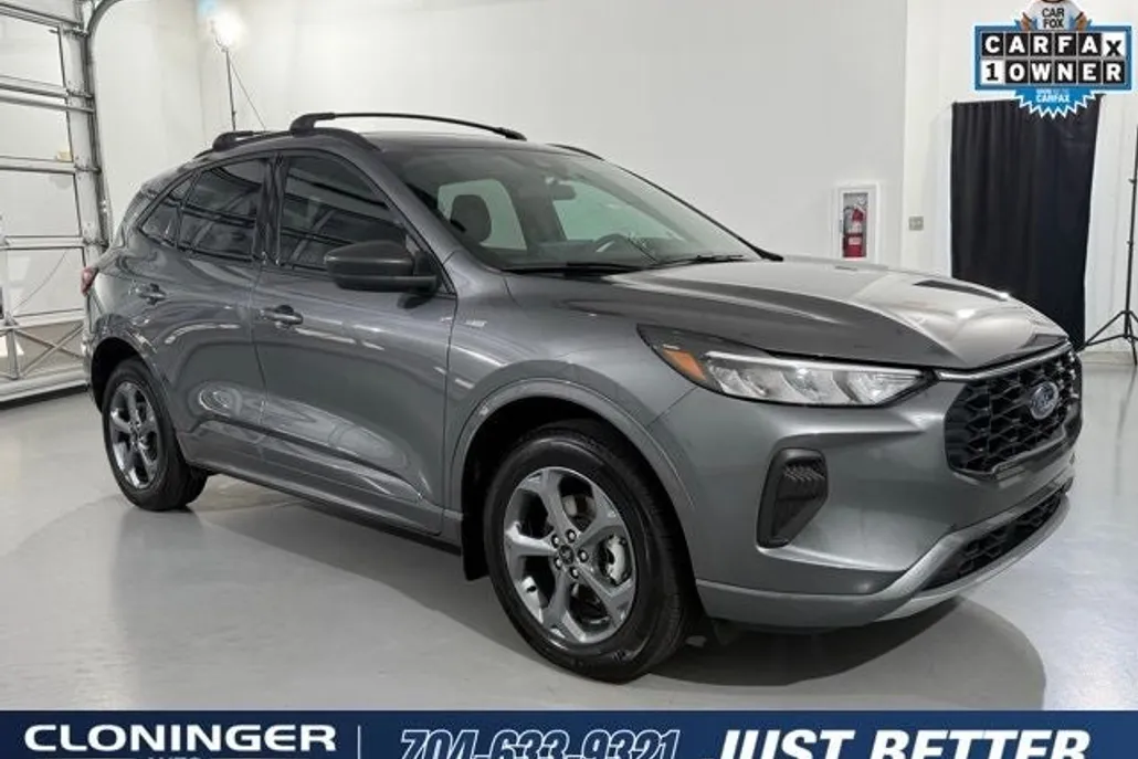 2024 Ford Escape ST-Line photo 1