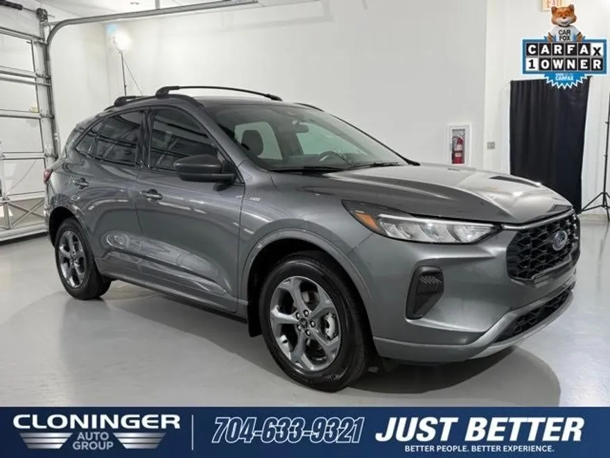 2024 Ford Escape ST-Line photo 1