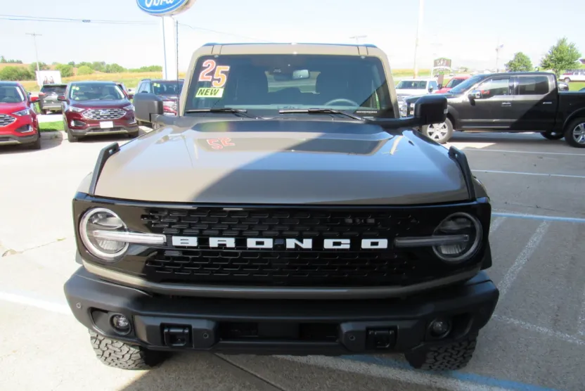 2025 Ford Bronco Badlands photo 1