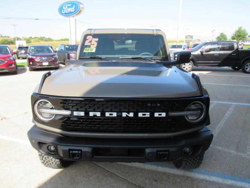 2025 Ford Bronco Badlands photo 1