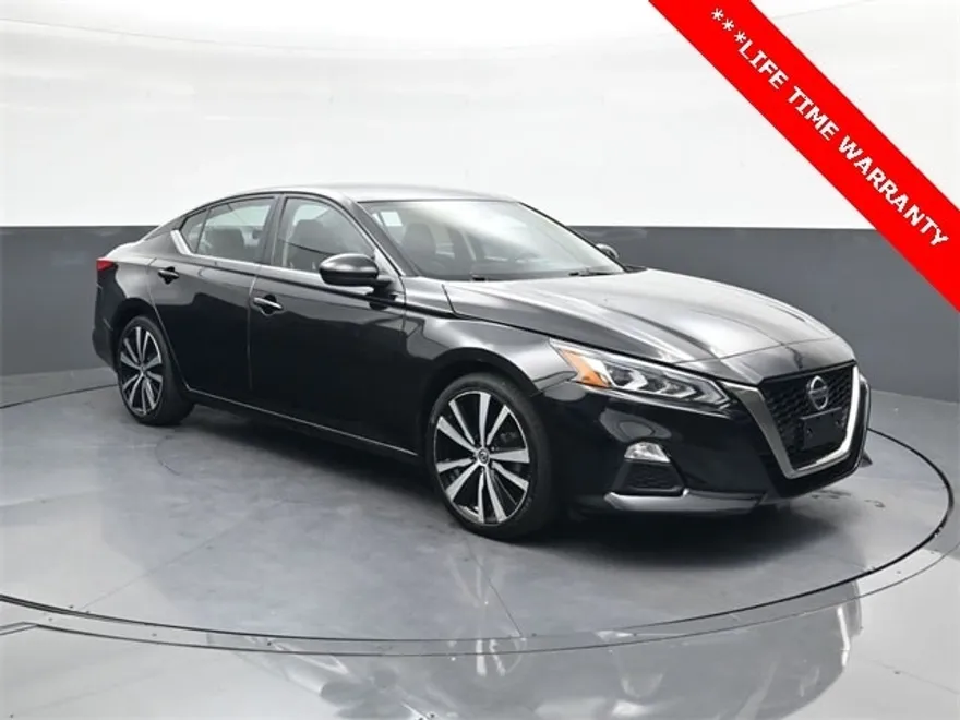 2022 Nissan Altima 2.5 SR photo 1