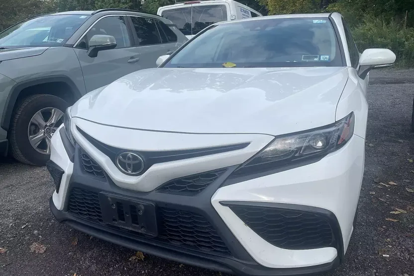 2021 Toyota Camry SE photo 1