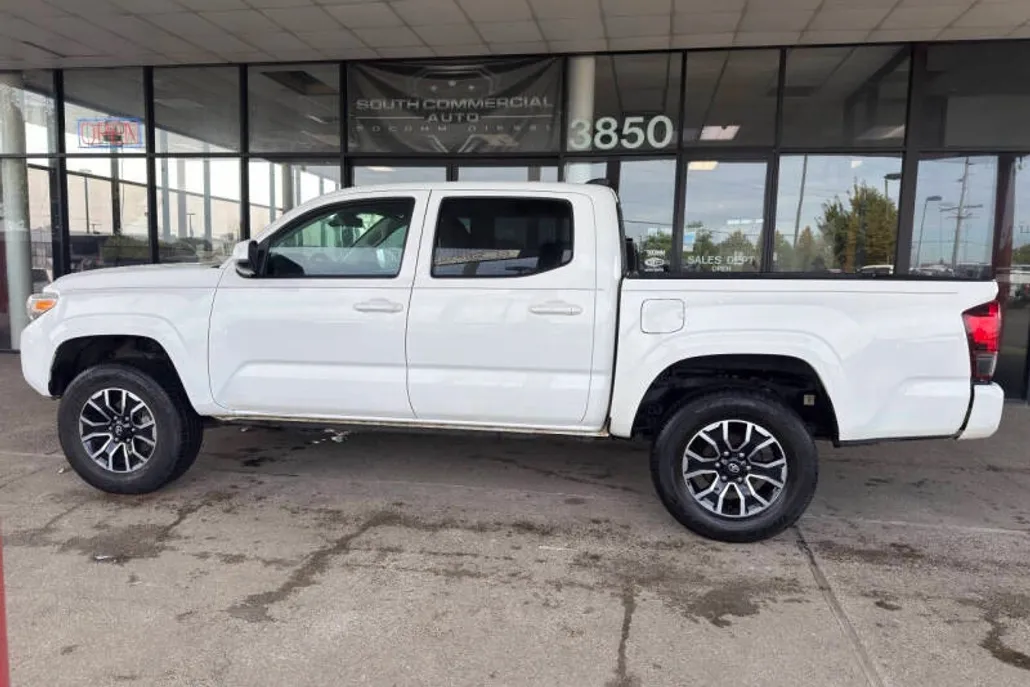 2021 Toyota Tacoma SR5 V6 photo 1