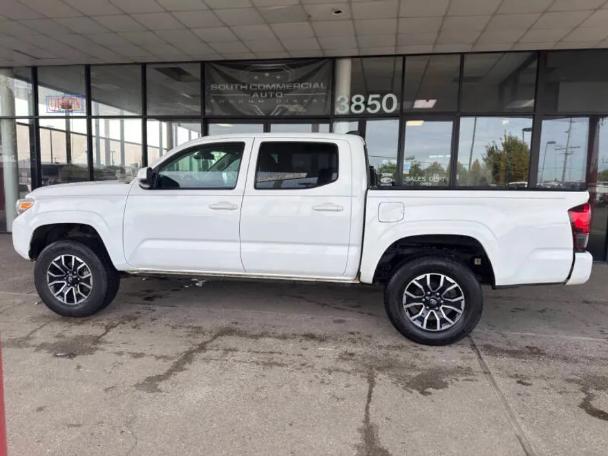 2021 Toyota Tacoma SR5 V6 photo 1