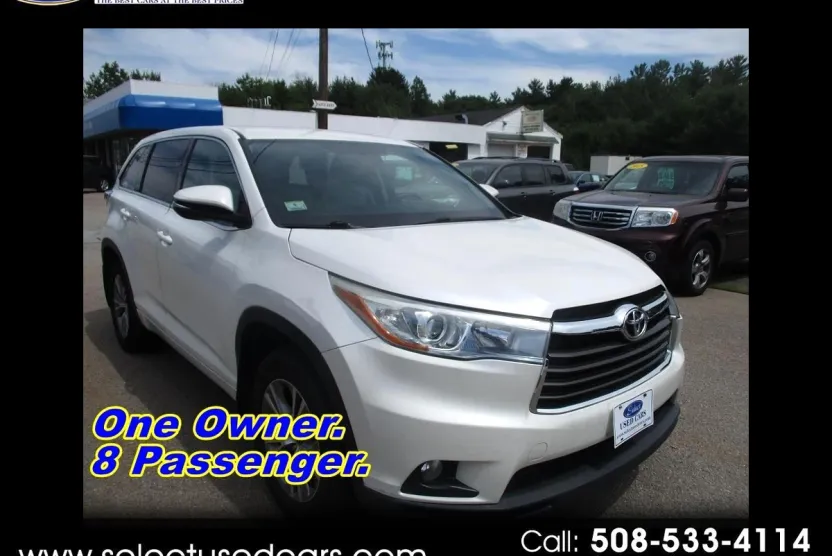 2016 Toyota Highlander LE Plus photo 1