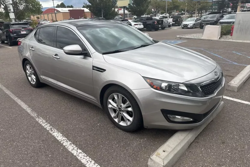 2011 Kia Optima EX photo 1