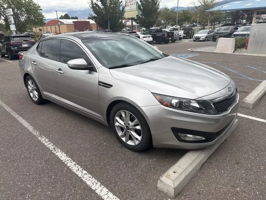 2011 Kia Optima EX photo 1