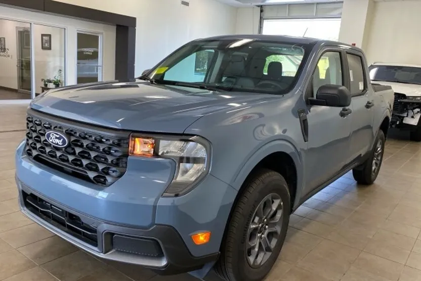2025 Ford Maverick XLT photo 1