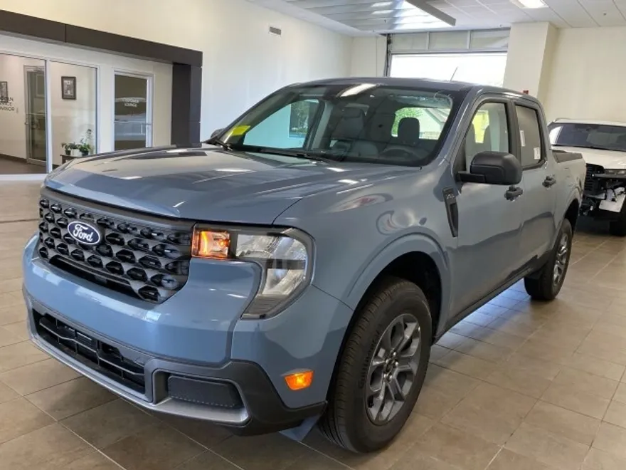2025 Ford Maverick XLT photo 1
