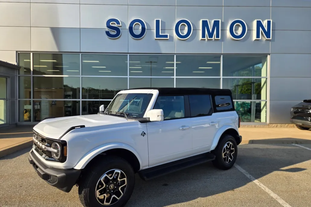 2025 Ford Bronco Outer Banks photo 1