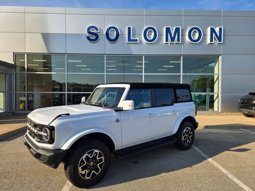 2025 Ford Bronco Outer Banks photo 1