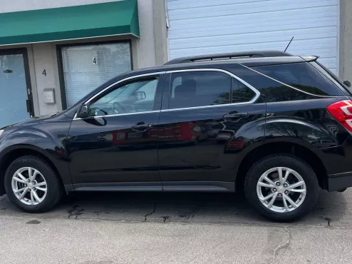 2017 Chevrolet Equinox LT photo 4