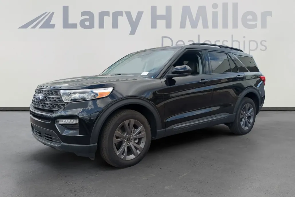 2024 Ford Explorer XLT photo 1