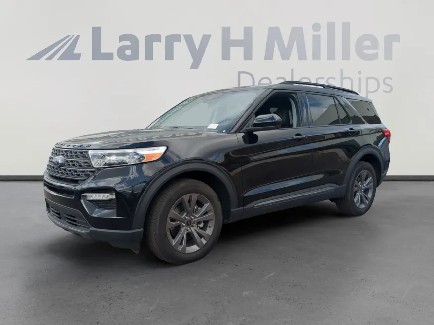 2024 Ford Explorer XLT photo 1