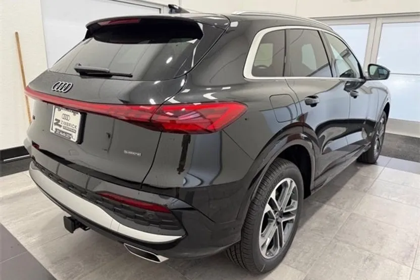 2025 Audi Q5 2.0T Premium Plus photo 1