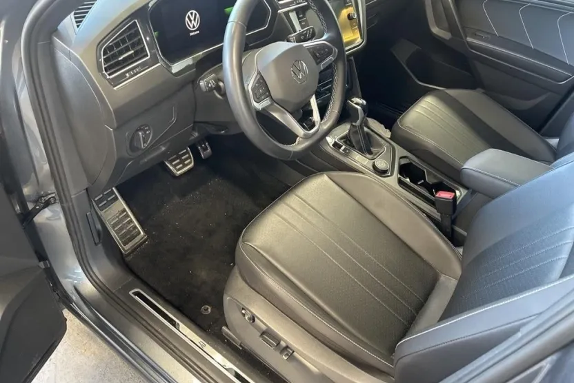 2023 Volkswagen Tiguan SE R-Line Black photo 1