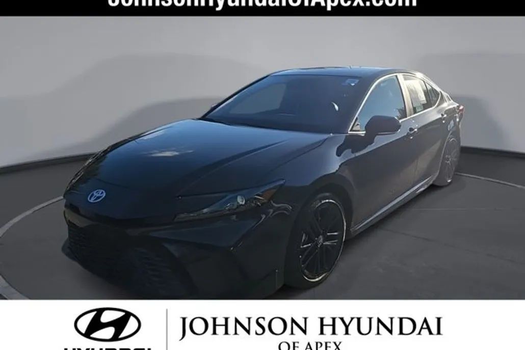 2025 Toyota Camry SE photo 1