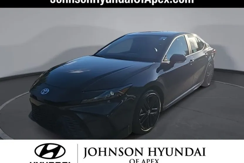 2025 Toyota Camry SE photo 1
