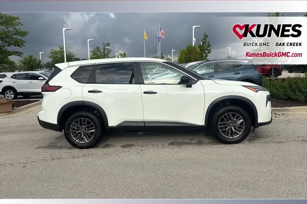 2024 Nissan Rogue S photo 1