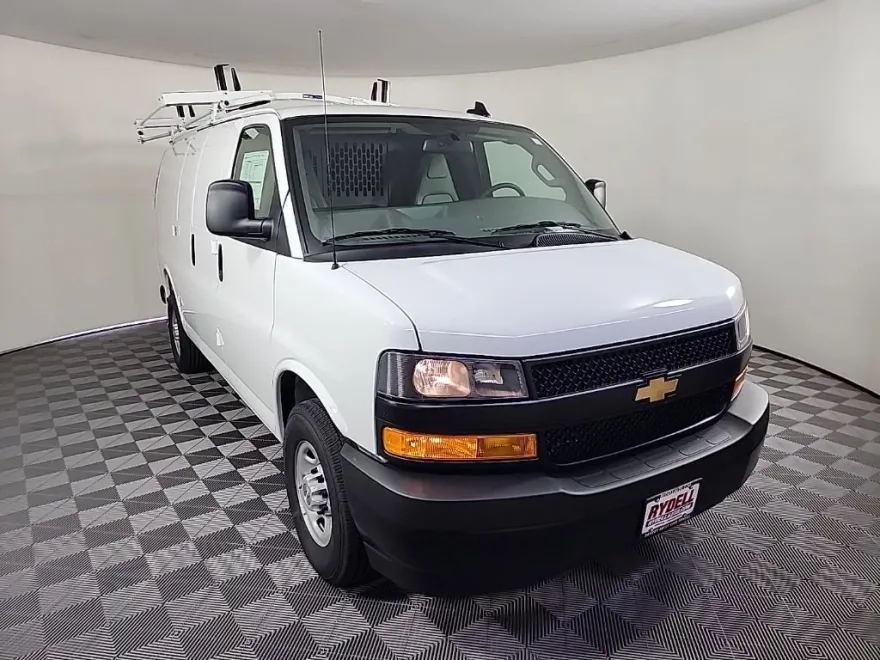 2025 Chevrolet Express Cargo 3500 photo 1