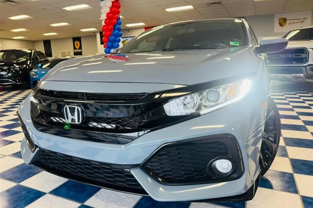 2018 Honda Civic Sport photo 1