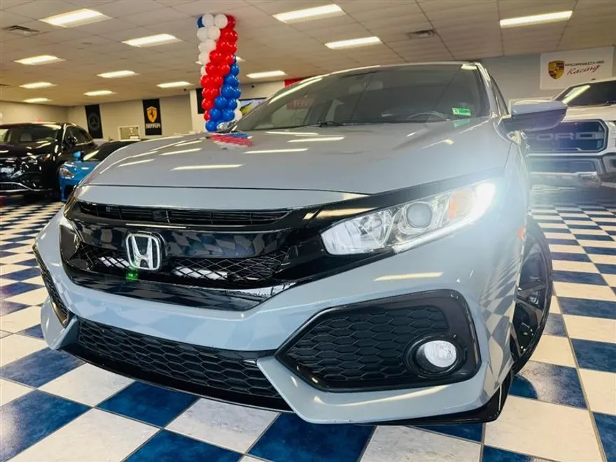 2018 Honda Civic Sport photo 1