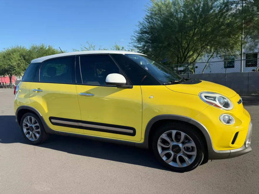 2015 Fiat 500L Trekking photo 1