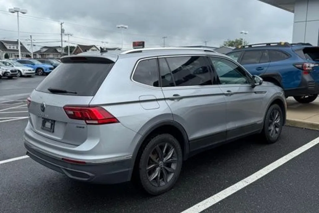 2022 Volkswagen Tiguan SE photo 1