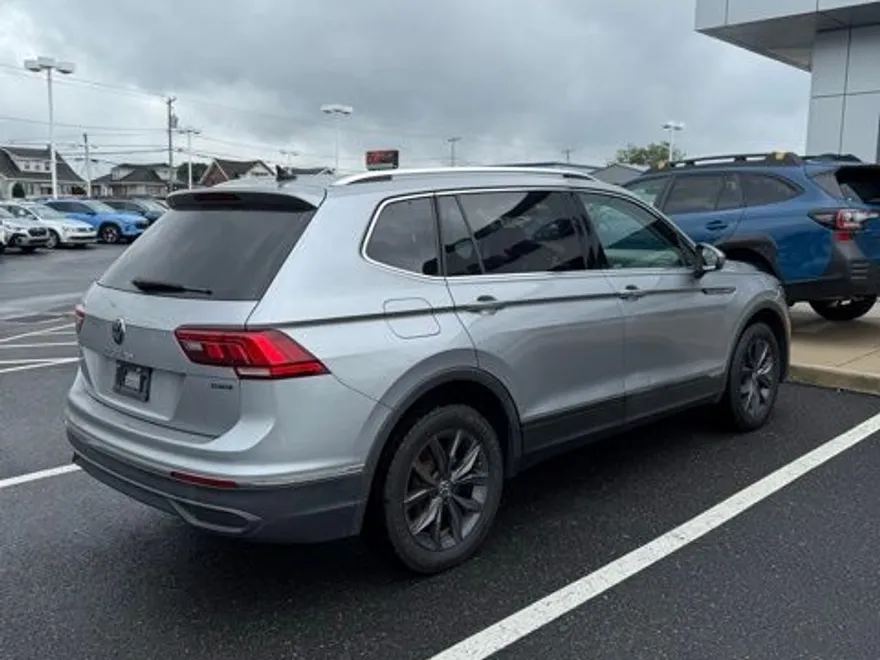 2022 Volkswagen Tiguan SE photo 1