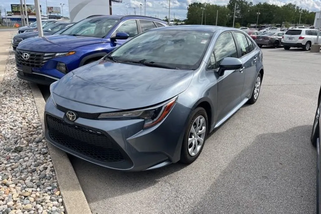 2023 Toyota Corolla LE photo 1