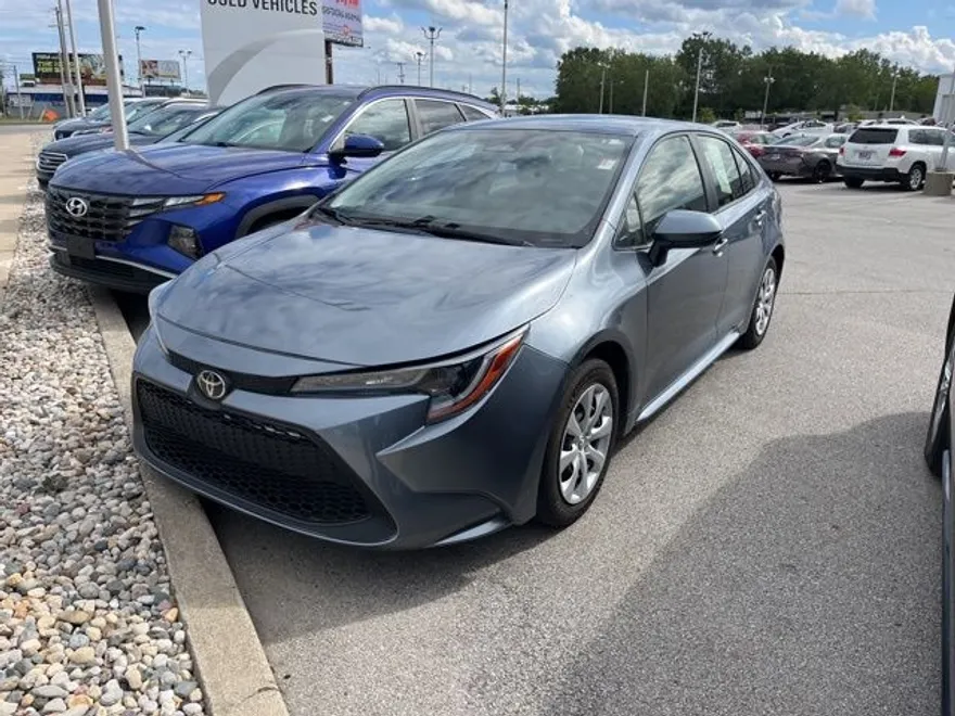 2023 Toyota Corolla LE photo 1