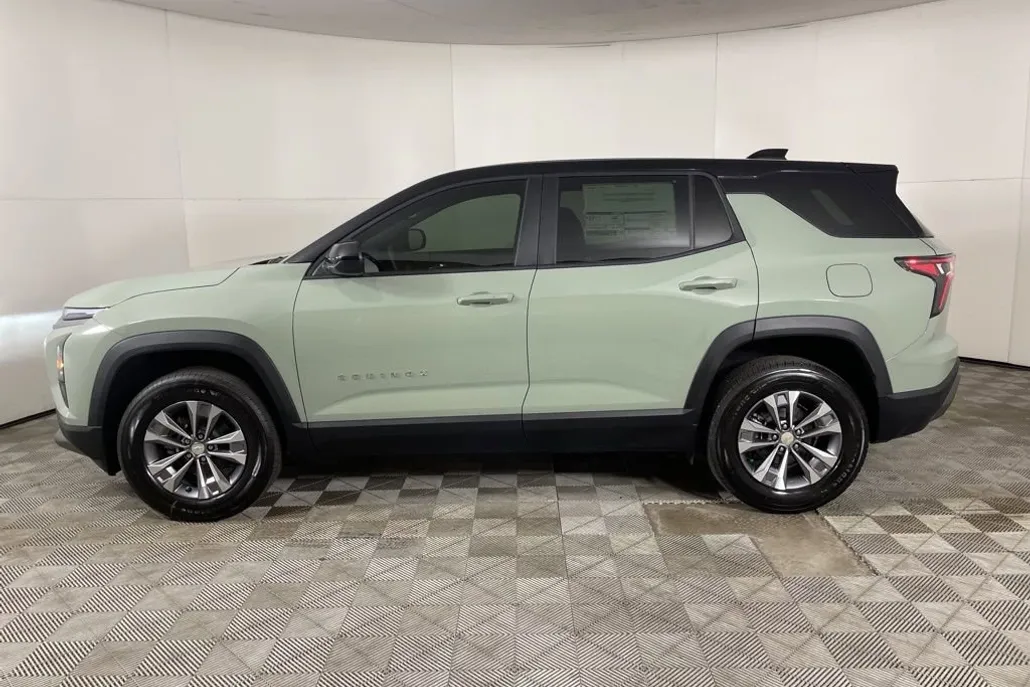 2026 Chevrolet Equinox LT photo 1
