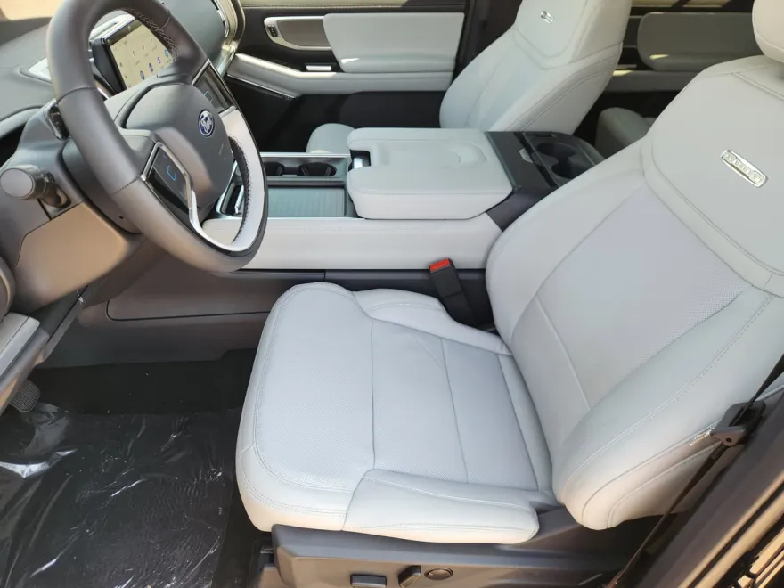 2025 Ford Expedition Platinum MAX EL photo 1