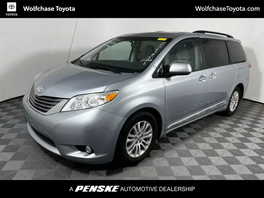 2014 Toyota Sienna XLE photo 1