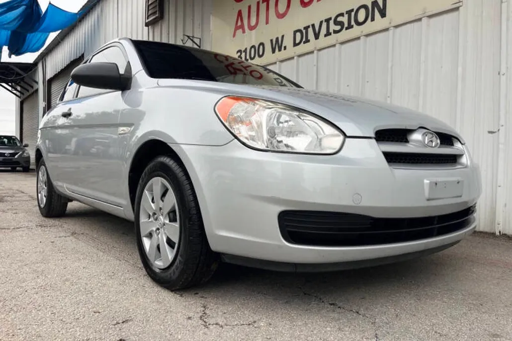 2008 Hyundai Accent GS photo 1