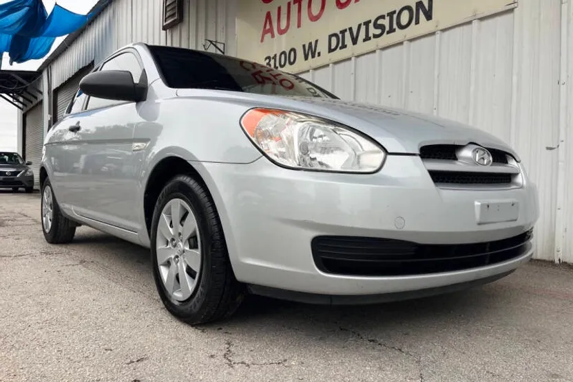 2008 Hyundai Accent GS photo 1