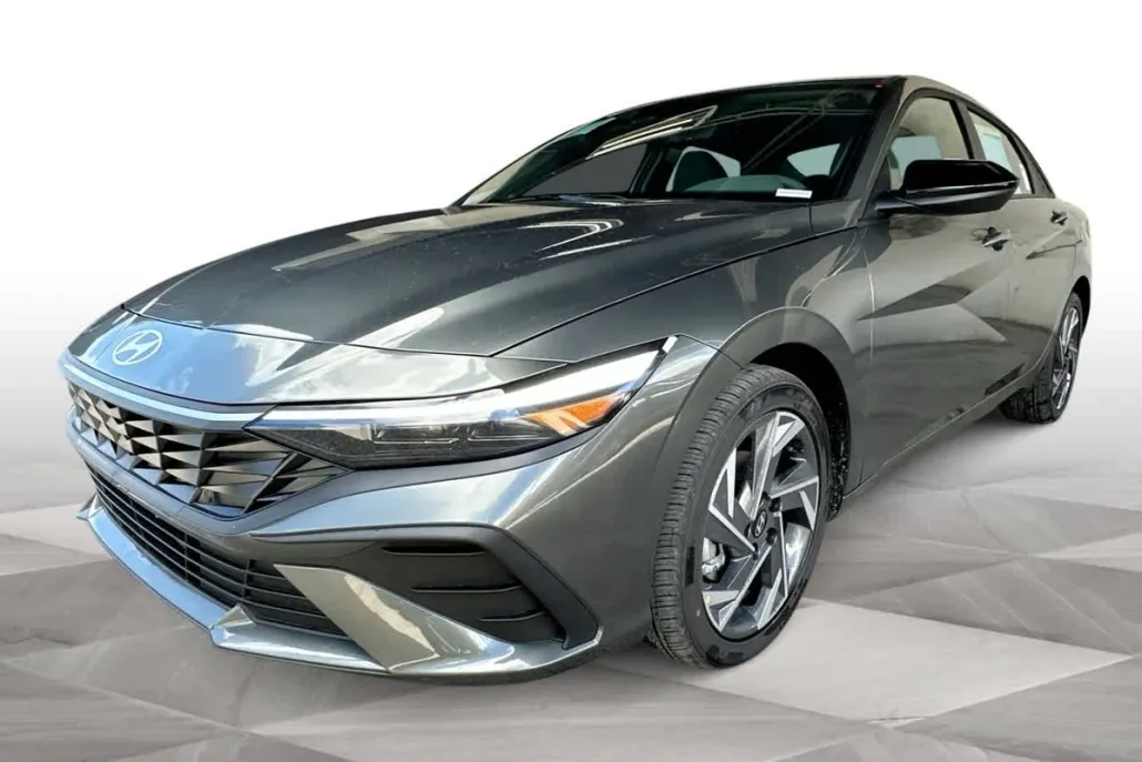 2025 Hyundai Elantra SEL Sport photo 1